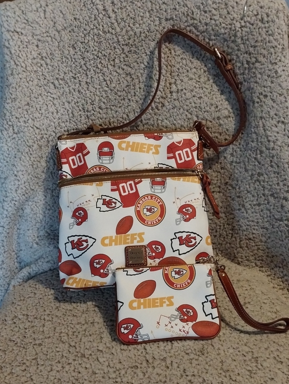 Dooney & Bourke White Kansas City Chiefs Crossbody with Wristlet